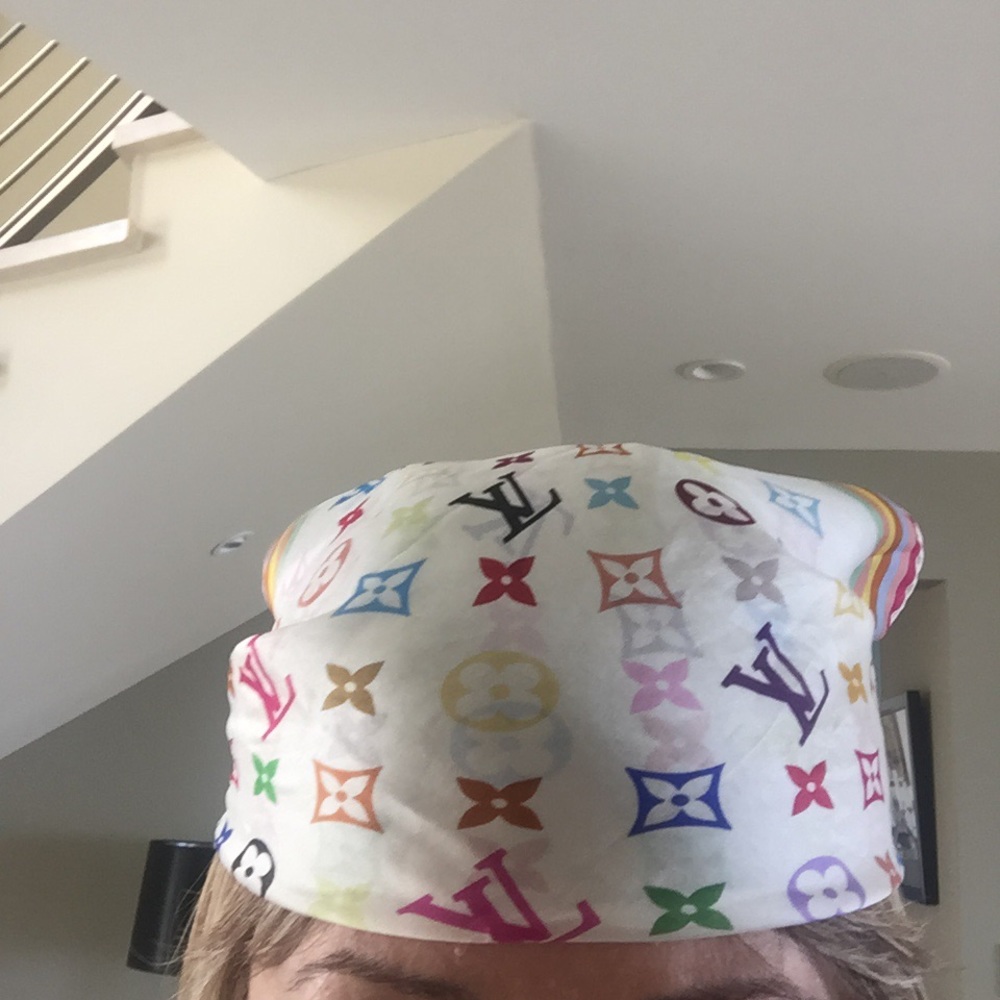SALE💝LOUIS VUITTON ICONIC LOGO SCARF❤️HP